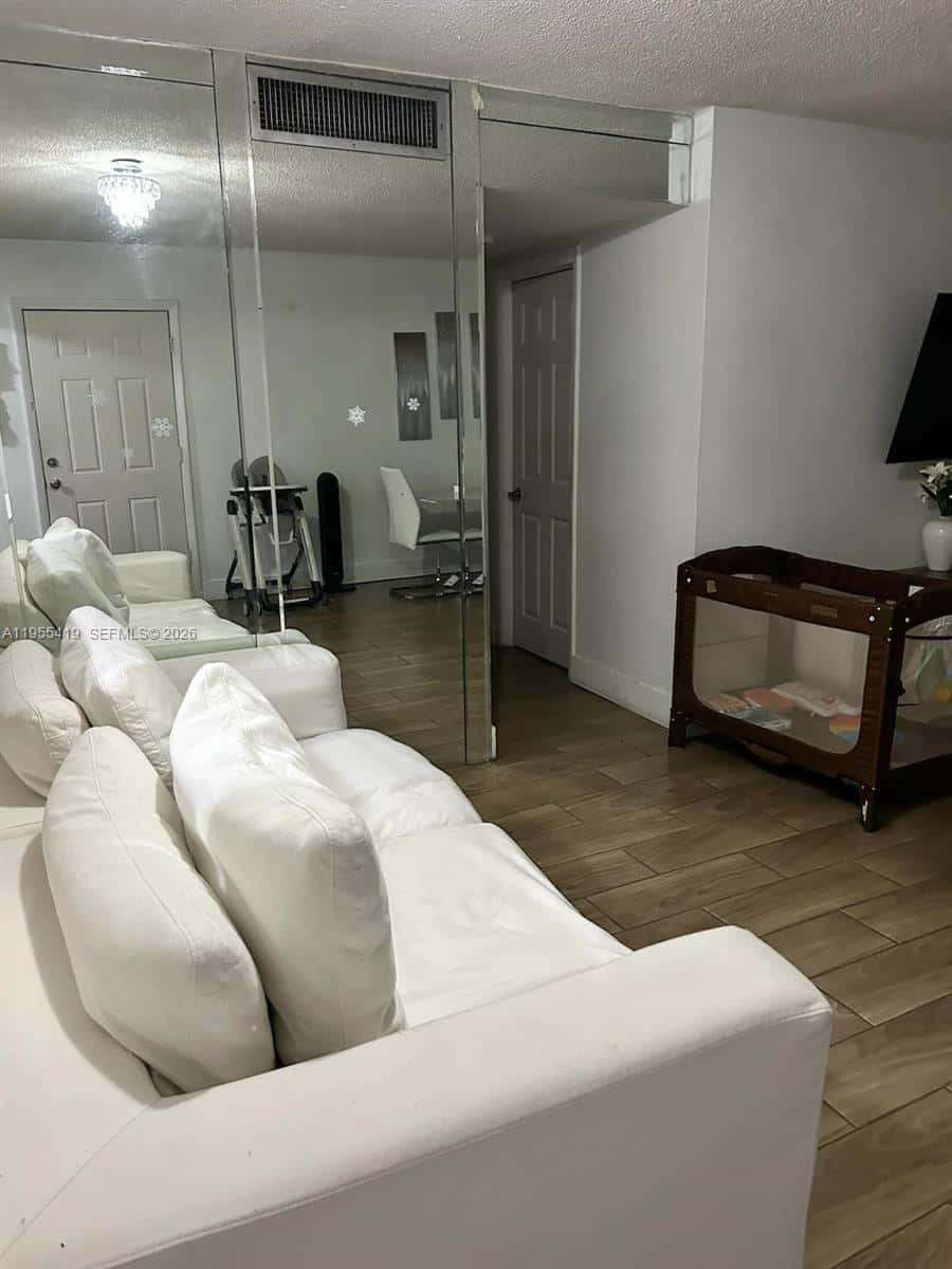 1560 W 46th St # 122, Hialeah FL 33012