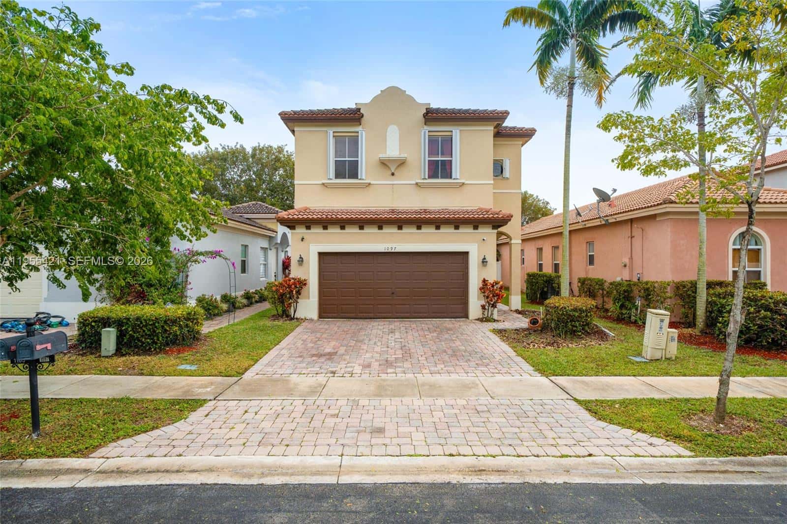 1097 NE 40th Rd, Homestead FL 33033