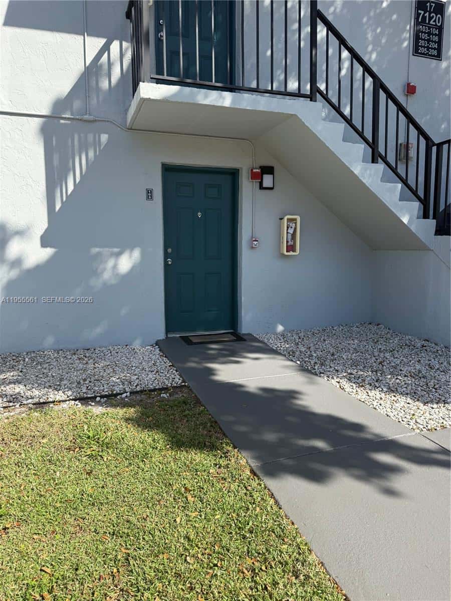 7120 NW 179th St # 105, Hialeah FL 33015