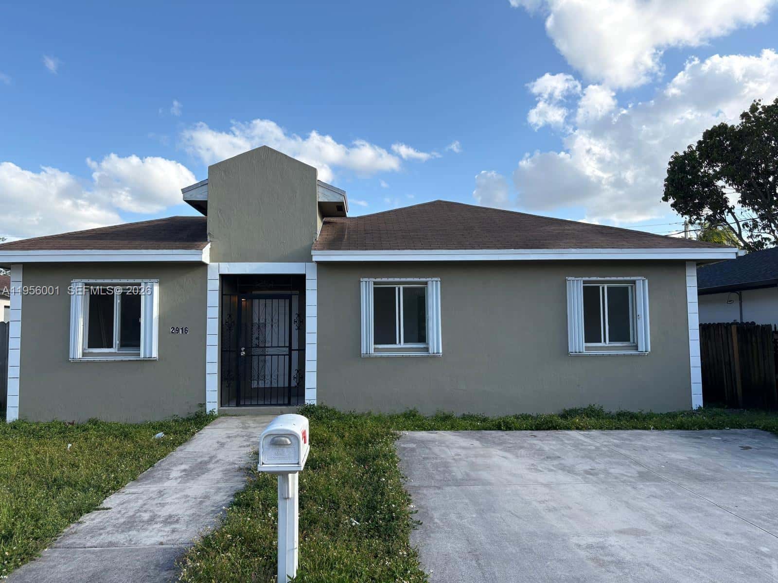2916 NW 51st St, Miami FL 33142