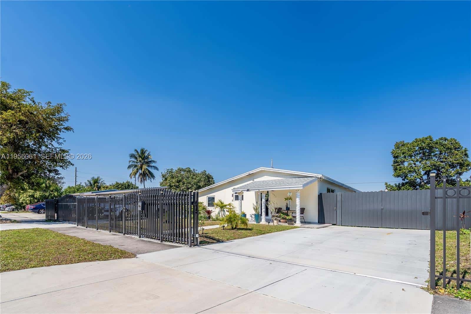 1031 NE 213th Ter, Miami FL 33179
