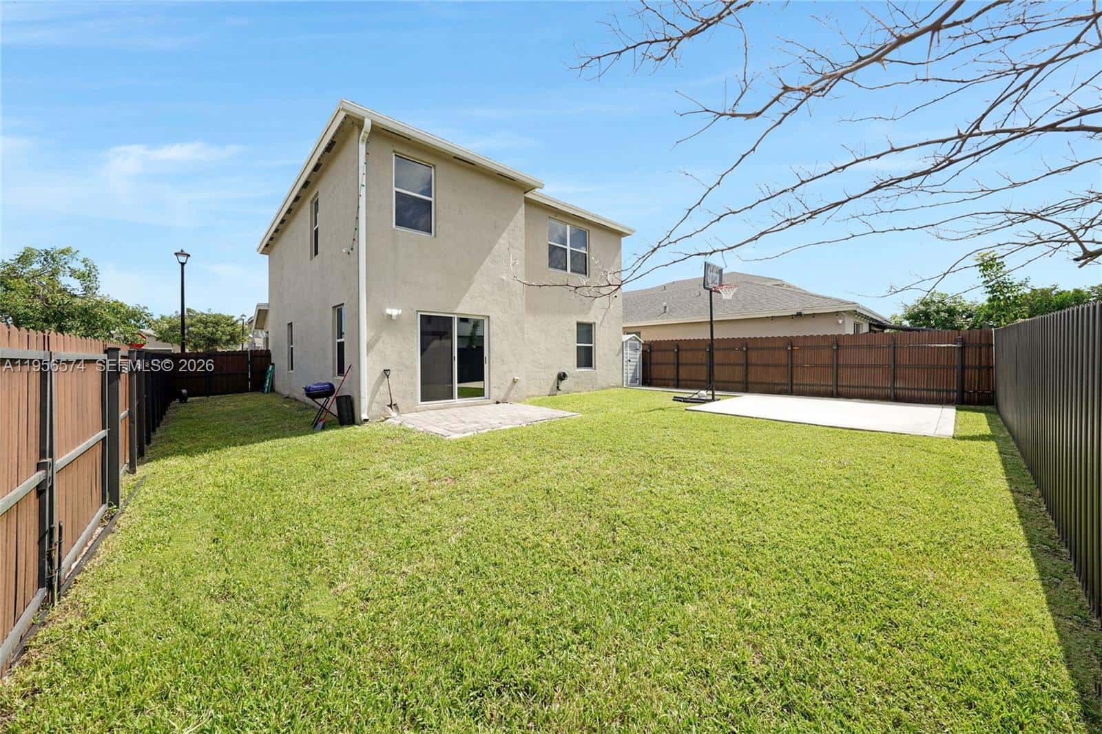572 NE 6th Pl, Homestead FL 33034