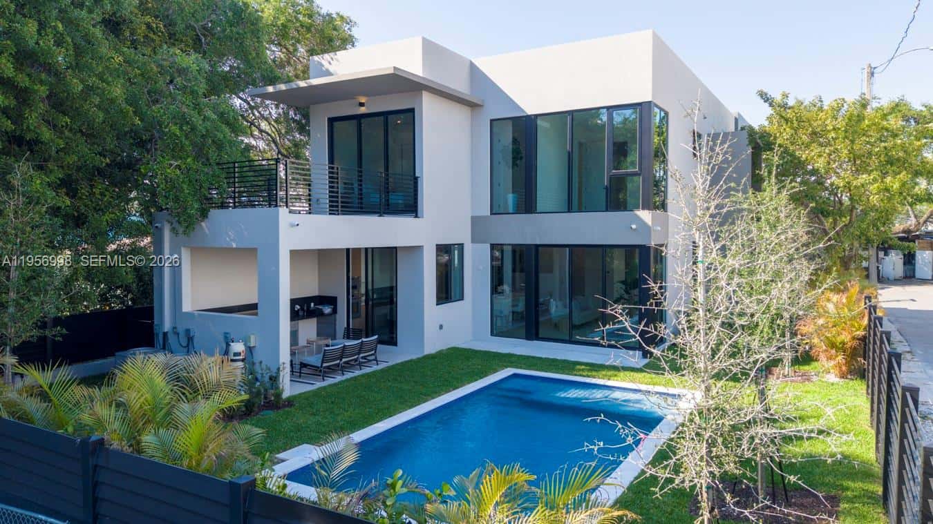 3200 Thomas Ave, Miami FL 33133