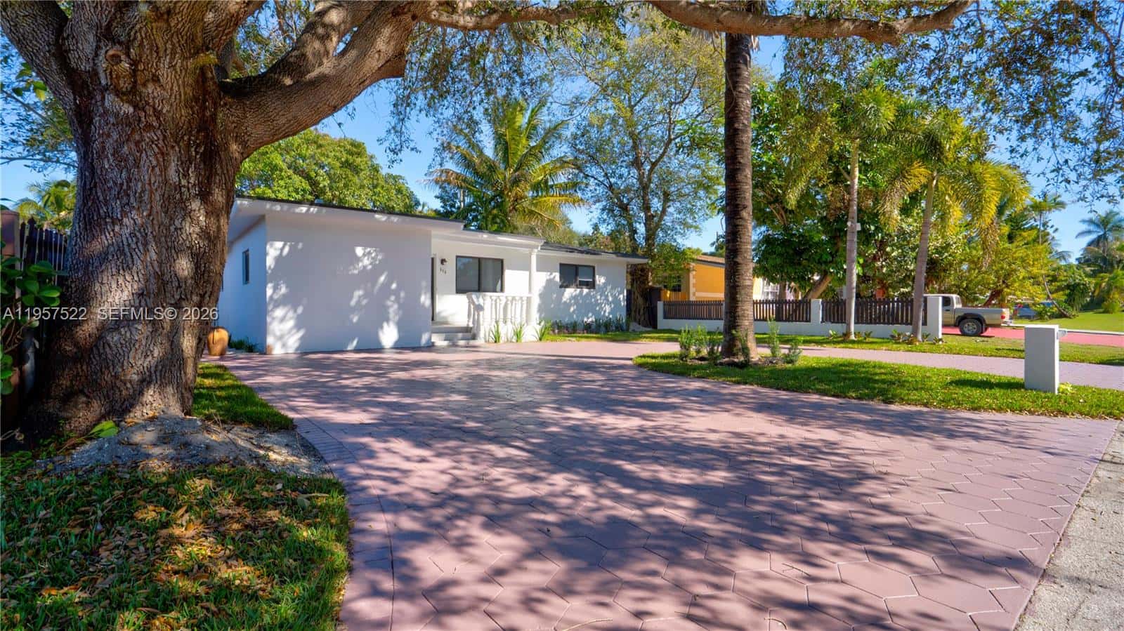 315 NE 160th Ter, Miami FL 33162