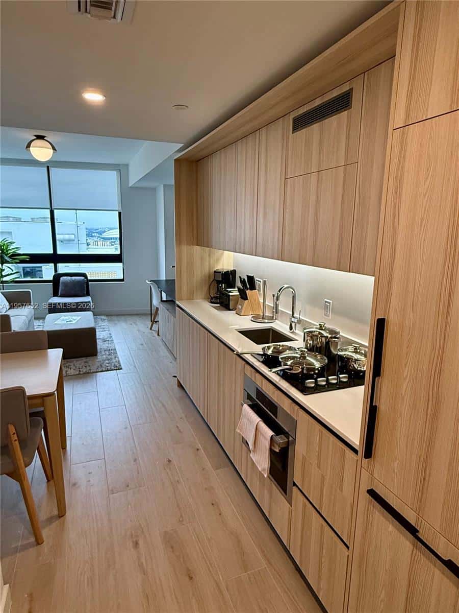 225 N Miami Ave # 3406, Miami FL 33128