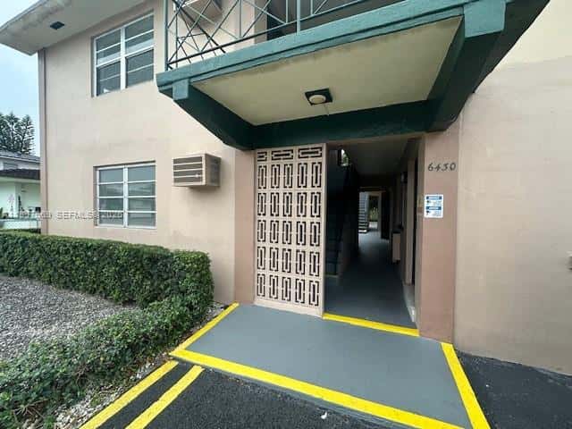 6430 W Flagler St # 1, Miami FL 33144