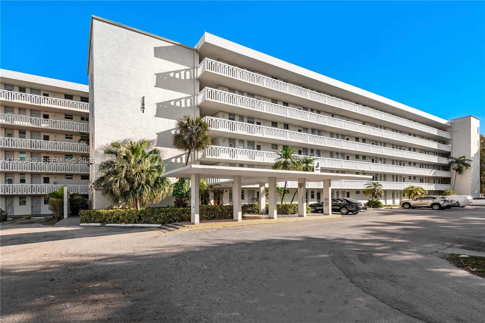 2851 Leonard Dr # J405, Aventura FL 33160