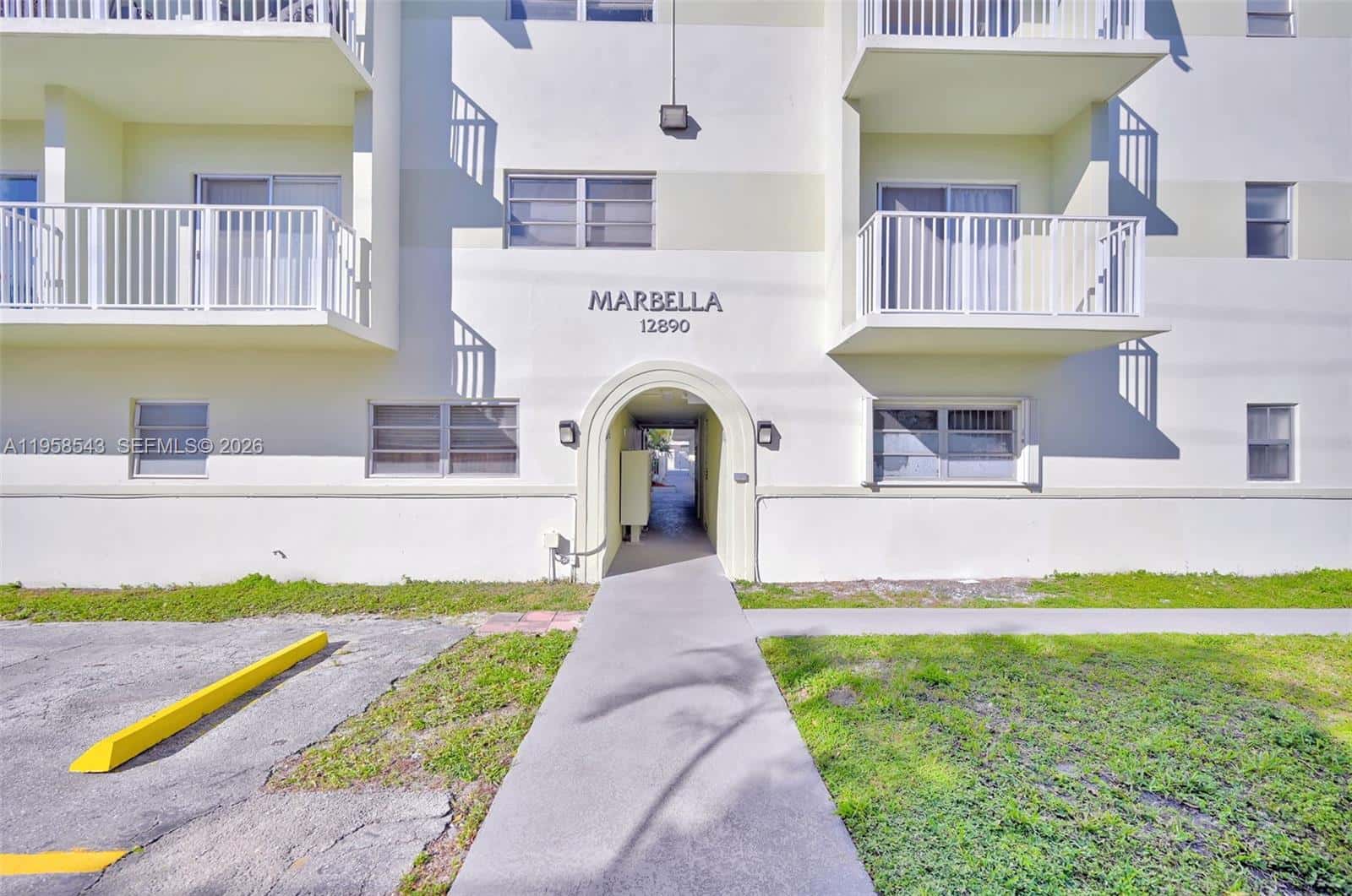 12890 NE 8th Ave # 208, North Miami FL 33161