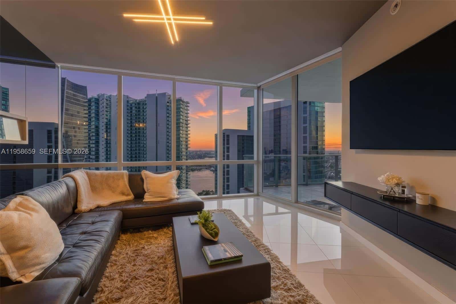 851 NE 1st Ave # 4303, Miami FL 33132