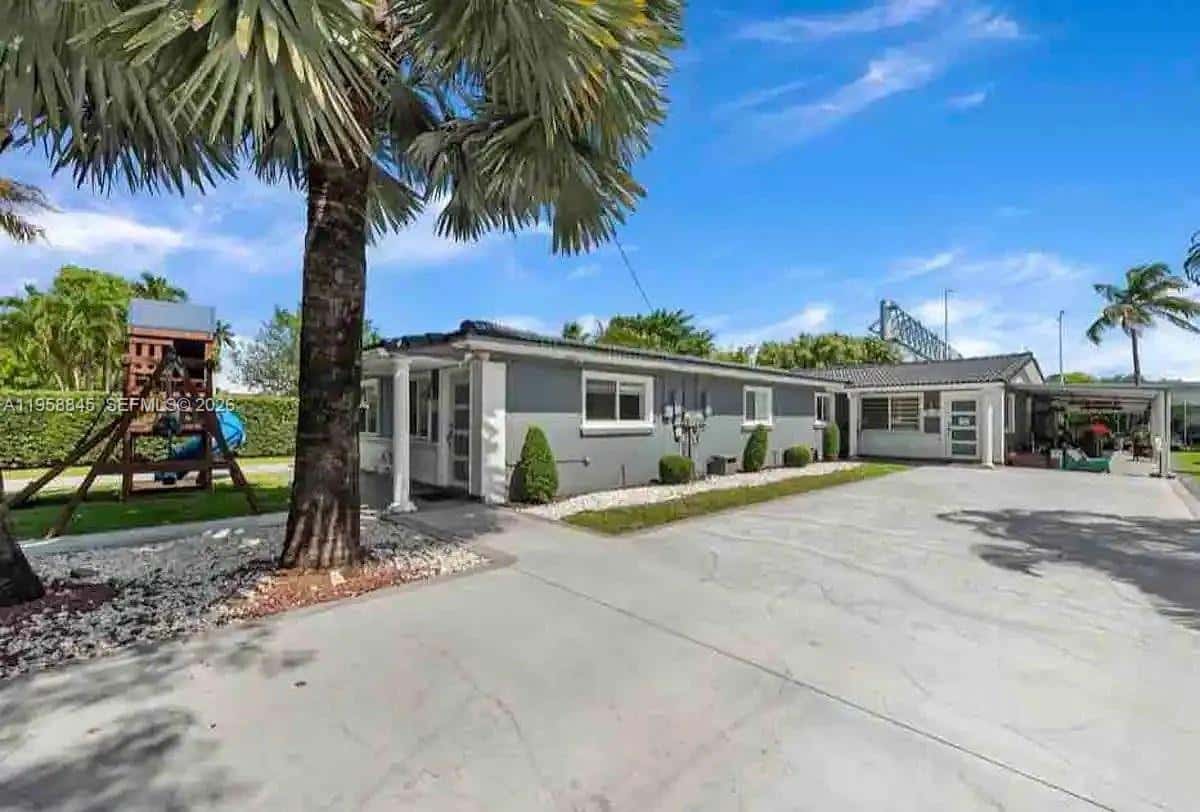 3008 NW 13th St, Miami FL 33125