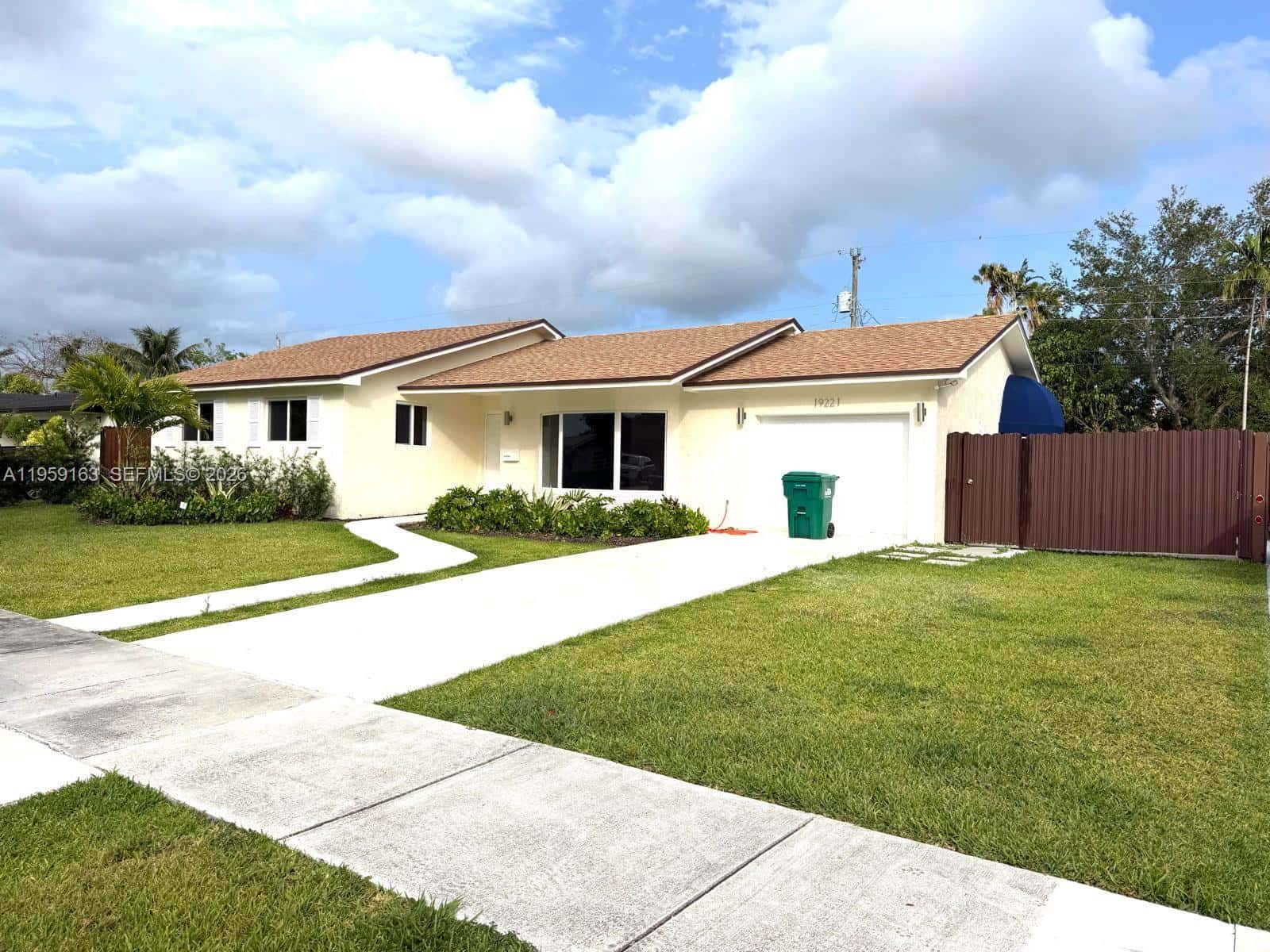 19221 SW 92nd Rd, Cutler Bay FL 33157