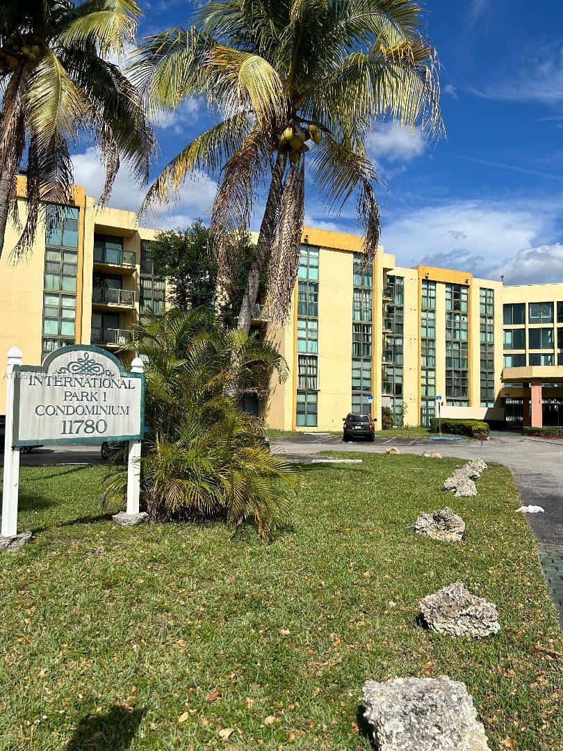 11780 SW 18th St # 2, Miami FL 33175