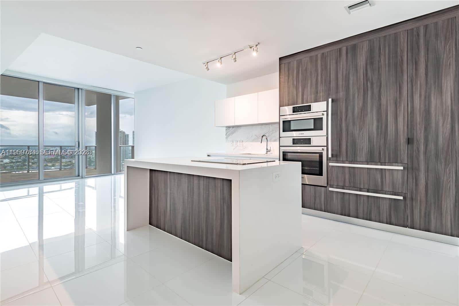 851 NE 1st Ave # 2100, Miami FL 33132