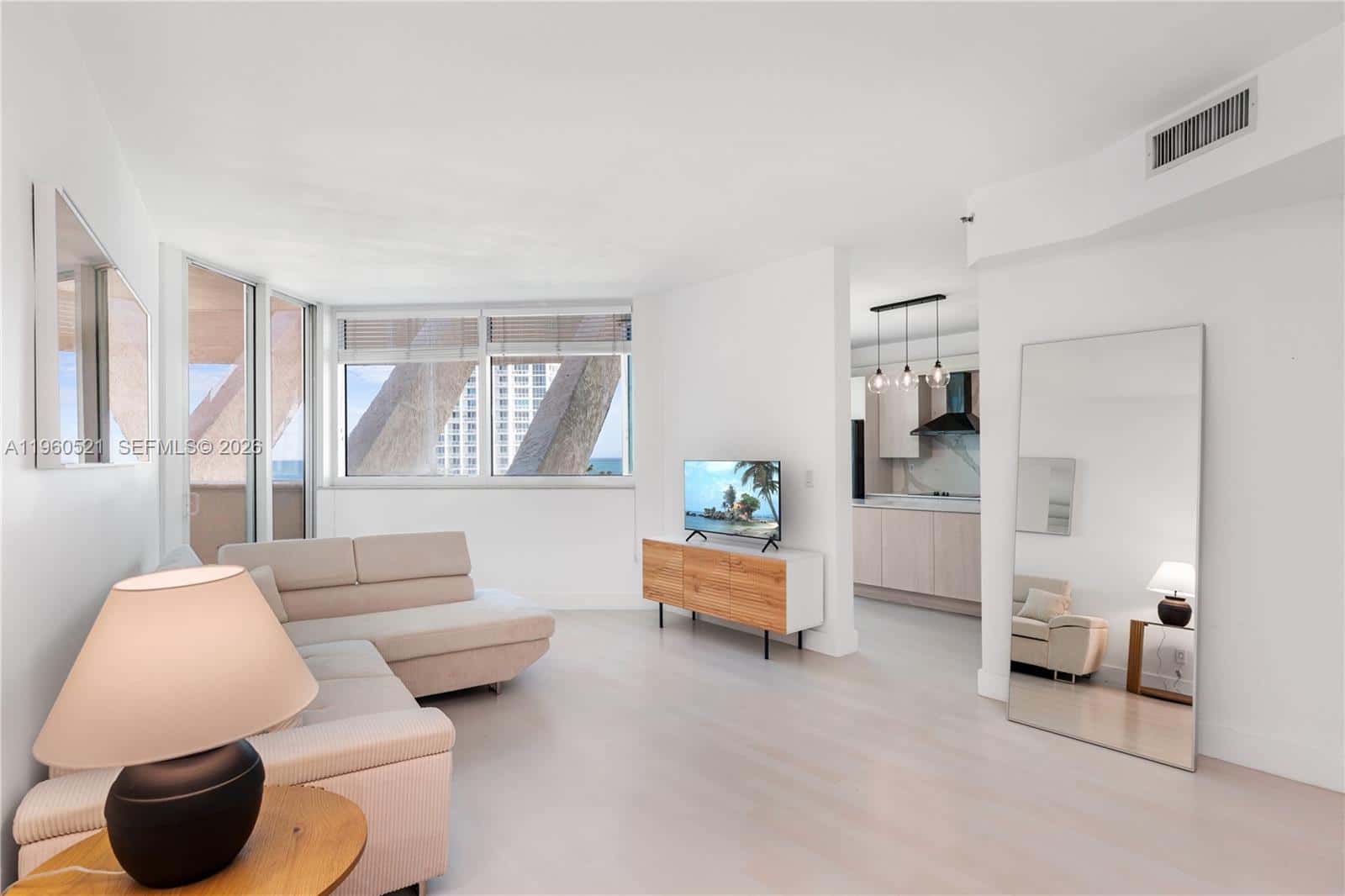 300 S Pointe Dr # 907, Miami Beach FL 33139