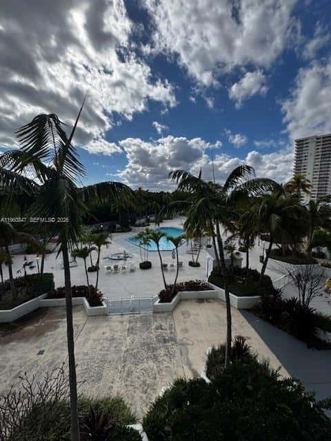100 Bayview Dr # 319, Sunny Isles Beach FL 33160