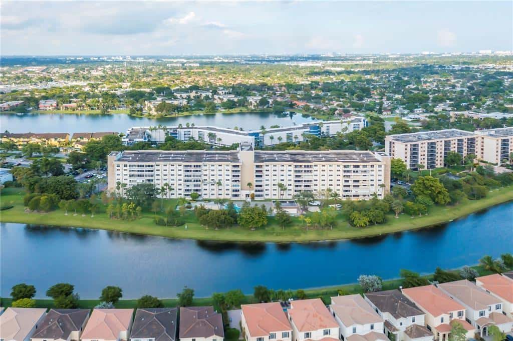 800 NE 195th Street # 605, Miami FL 33179