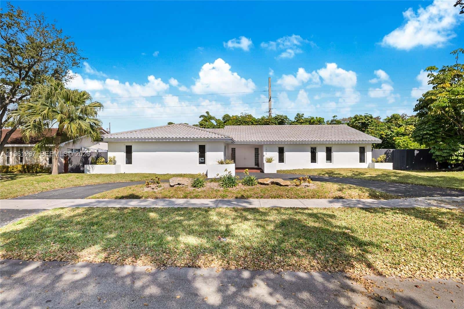 1925 NE 214th Ter, Miami FL 33179
