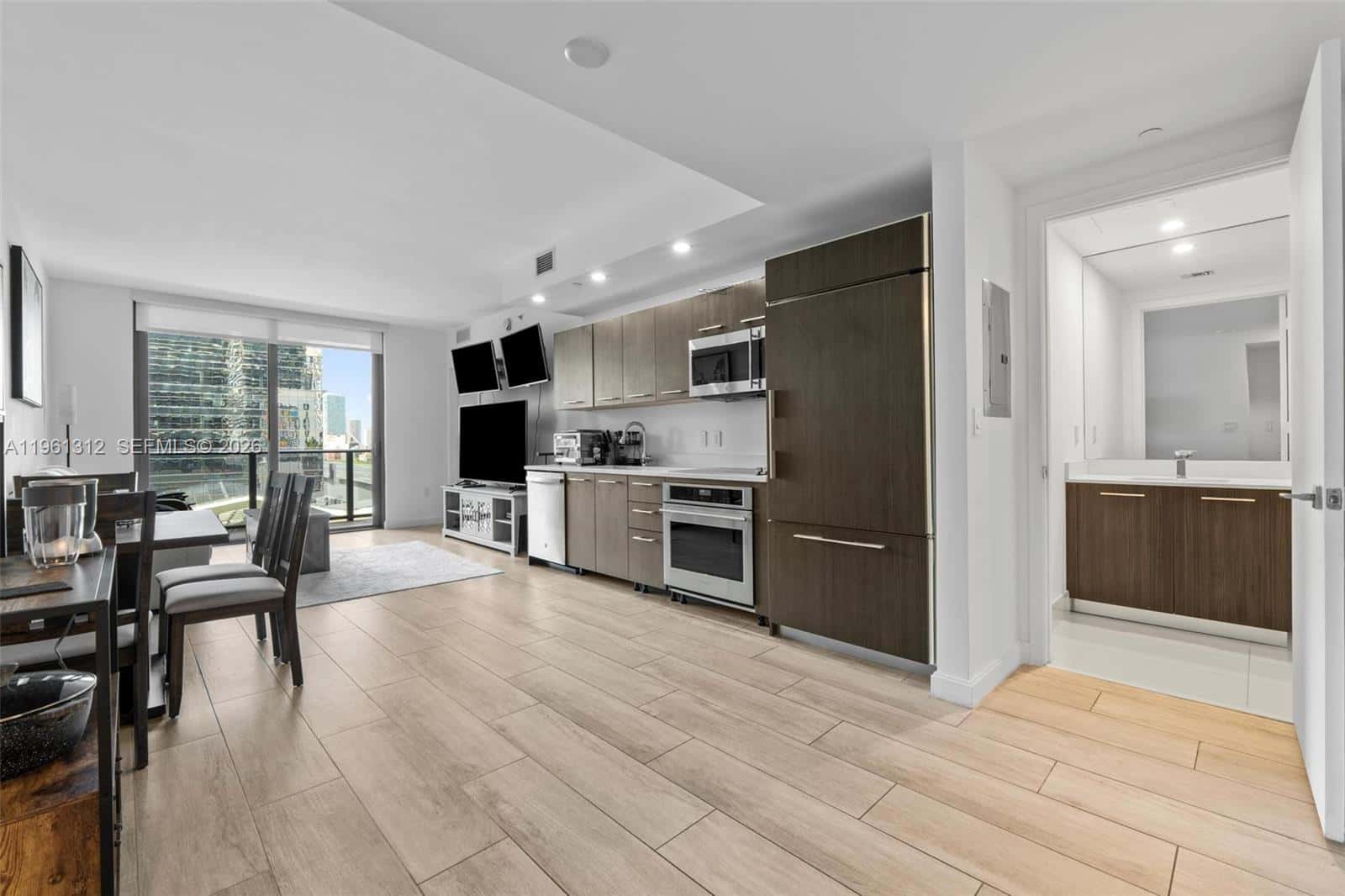 45 SW 9th St # 1109, Miami FL 33130