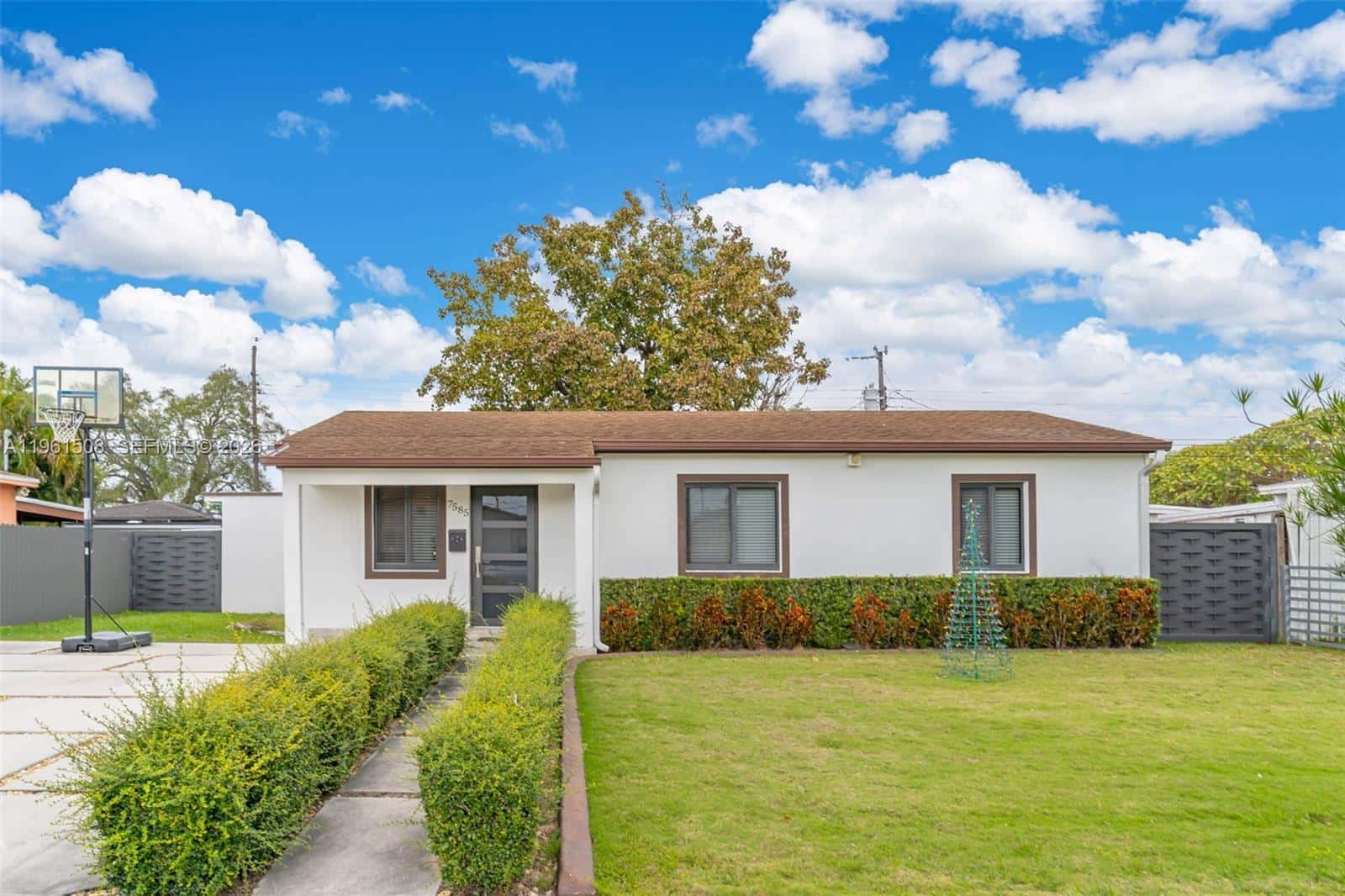 7585 SW 28th St, Miami FL 33155