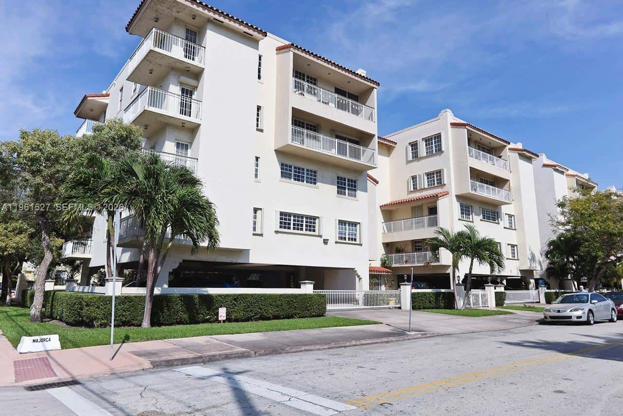 49 Majorca Ave # 303, Coral Gables FL 33134
