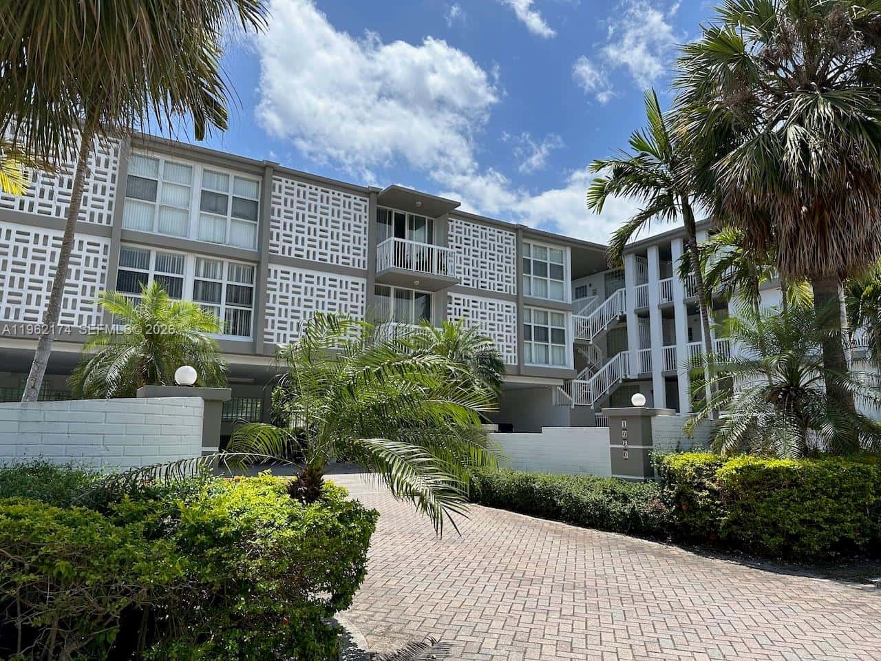 1080 99th St # 322, Bay Harbor Islands FL 33154