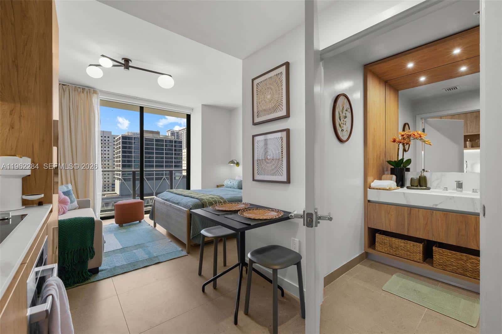 11 NE 6th St # 1615, Miami FL 33132