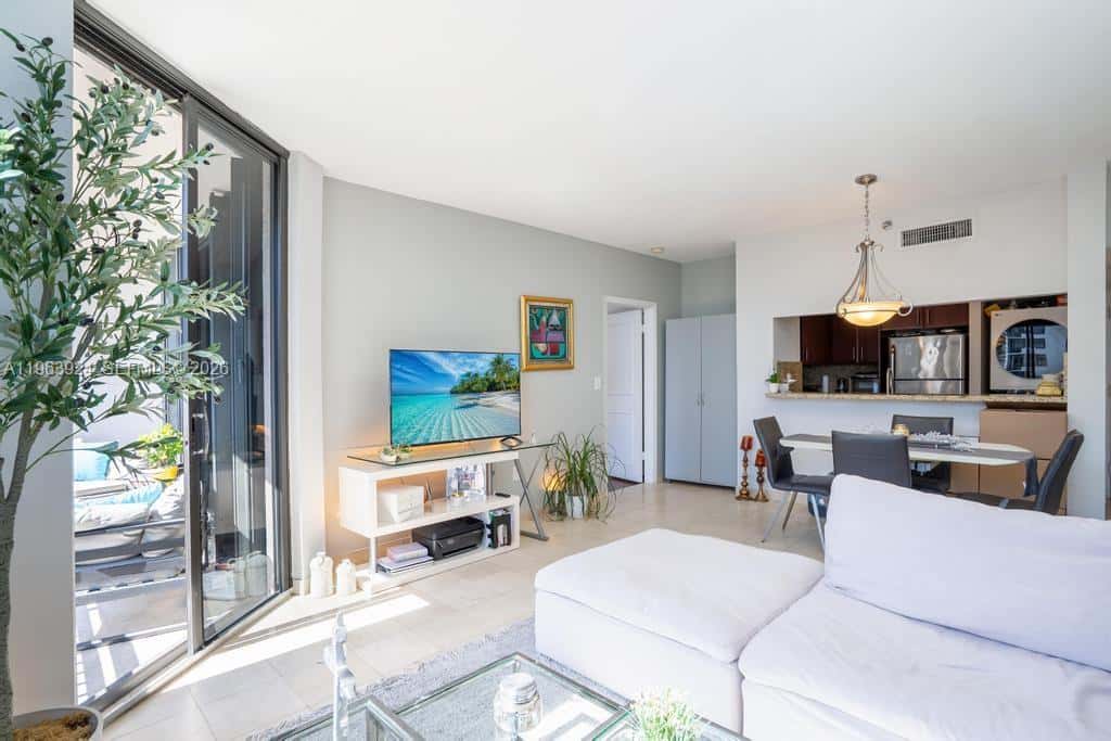 540 Brickell Key Dr # 1619, Miami FL 33131