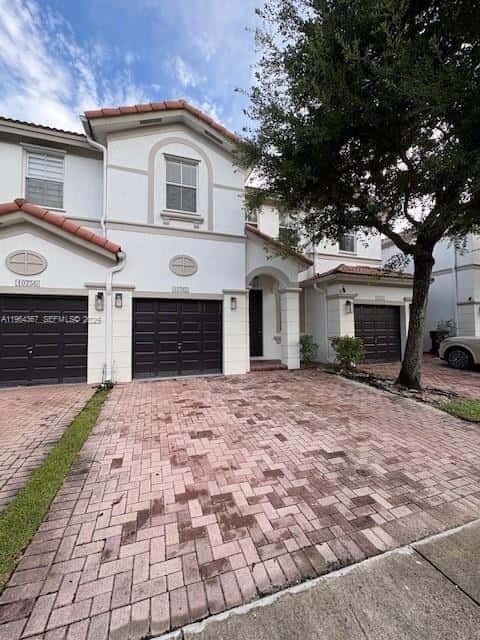 10762 NW 80th Ln, Doral FL 33178