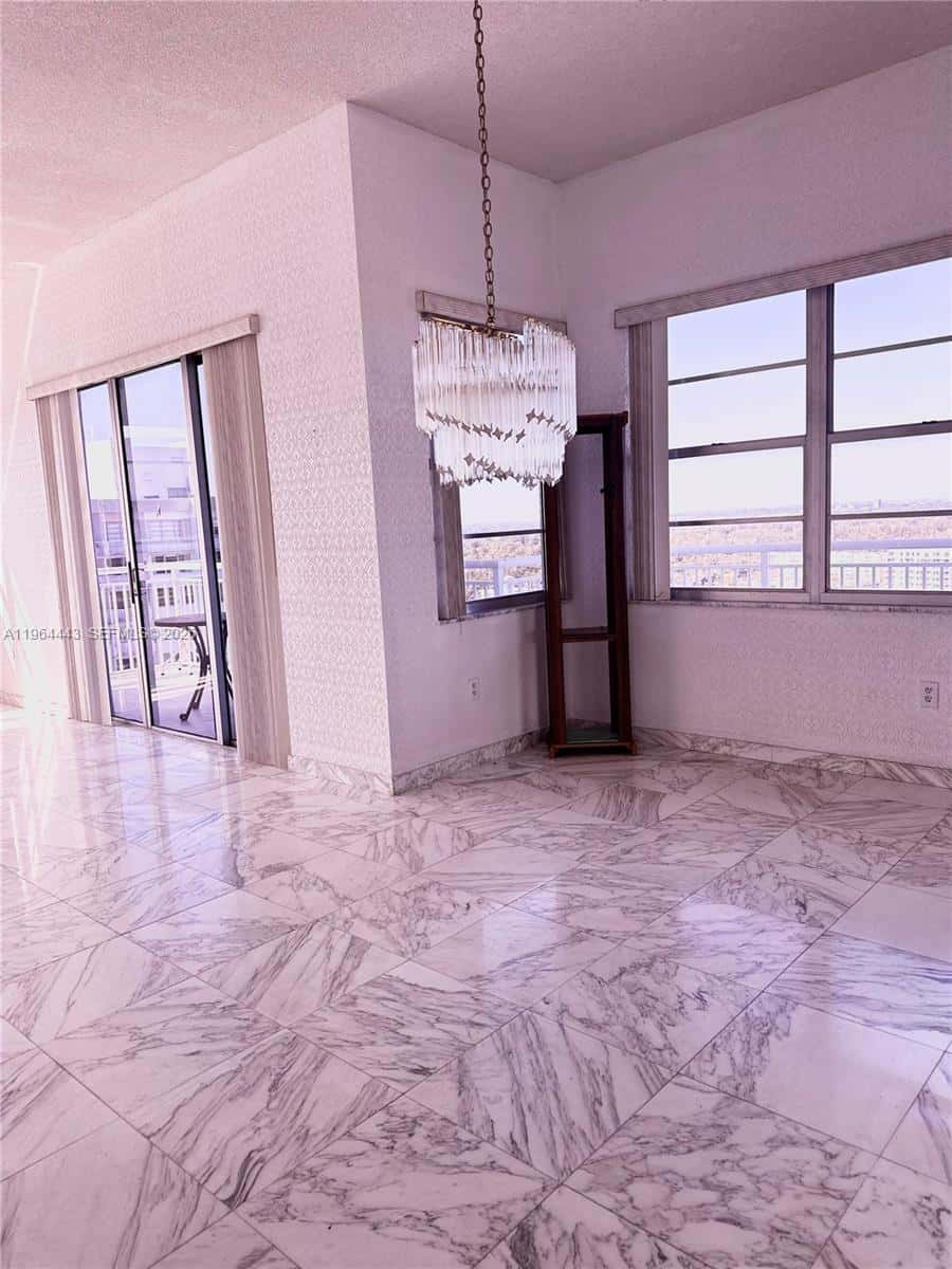 18051 Biscayne Blvd, Aventura FL 33160