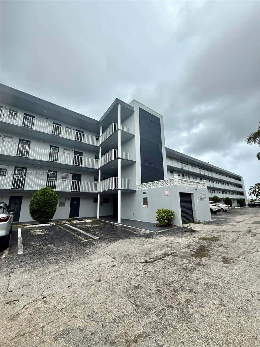 445 NE 195th St # 429, Miami FL 33179