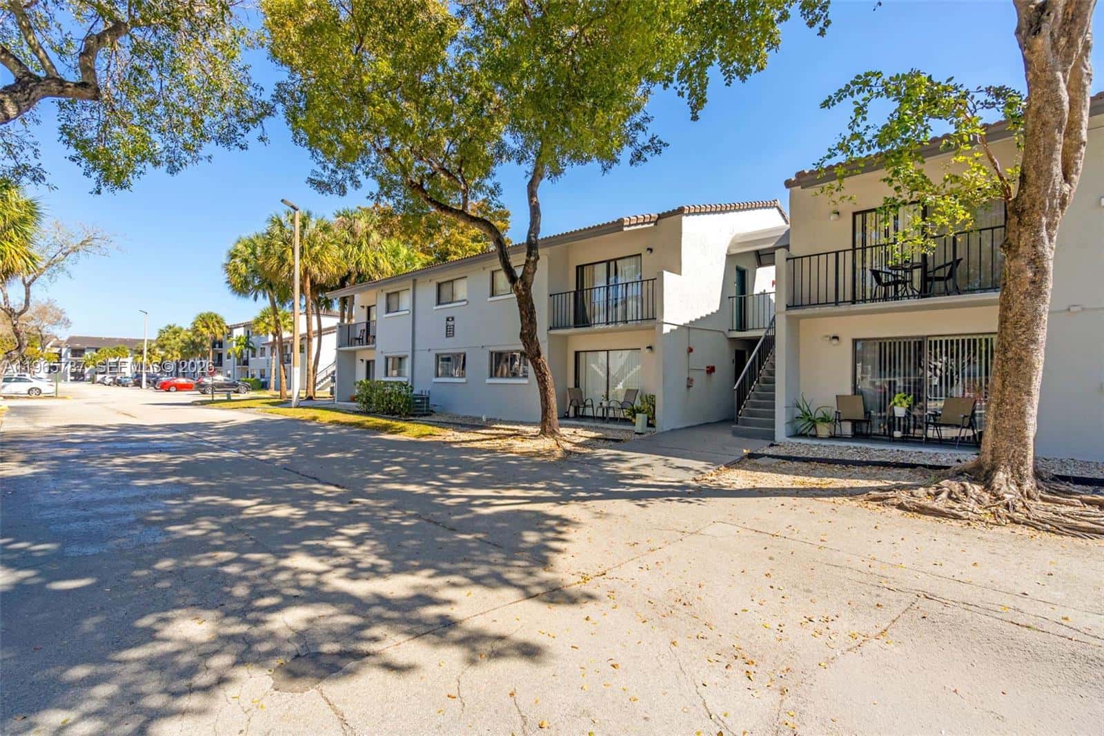 7060 NW 179th St # 210, Hialeah FL 33015