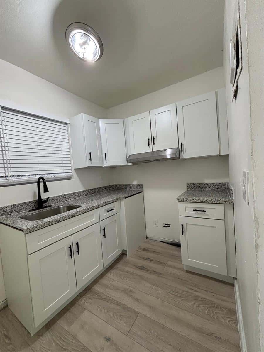 200 NW 13th St # 5, Miami FL 33136