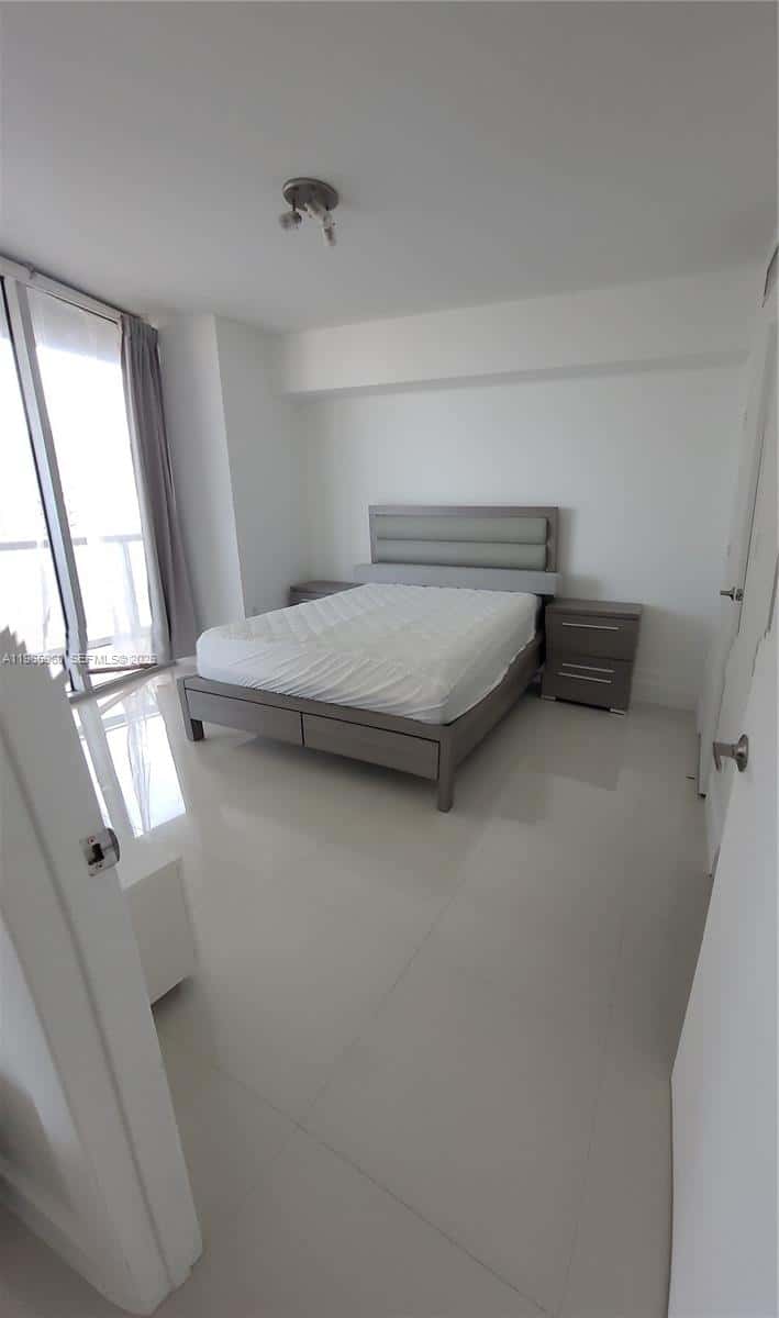 475 Brickell Ave # 3709, Miami FL 33131