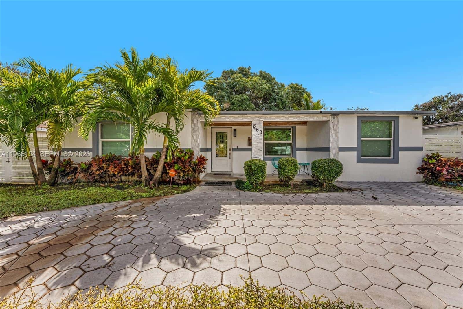 860 NE 142nd St, North Miami FL 33161