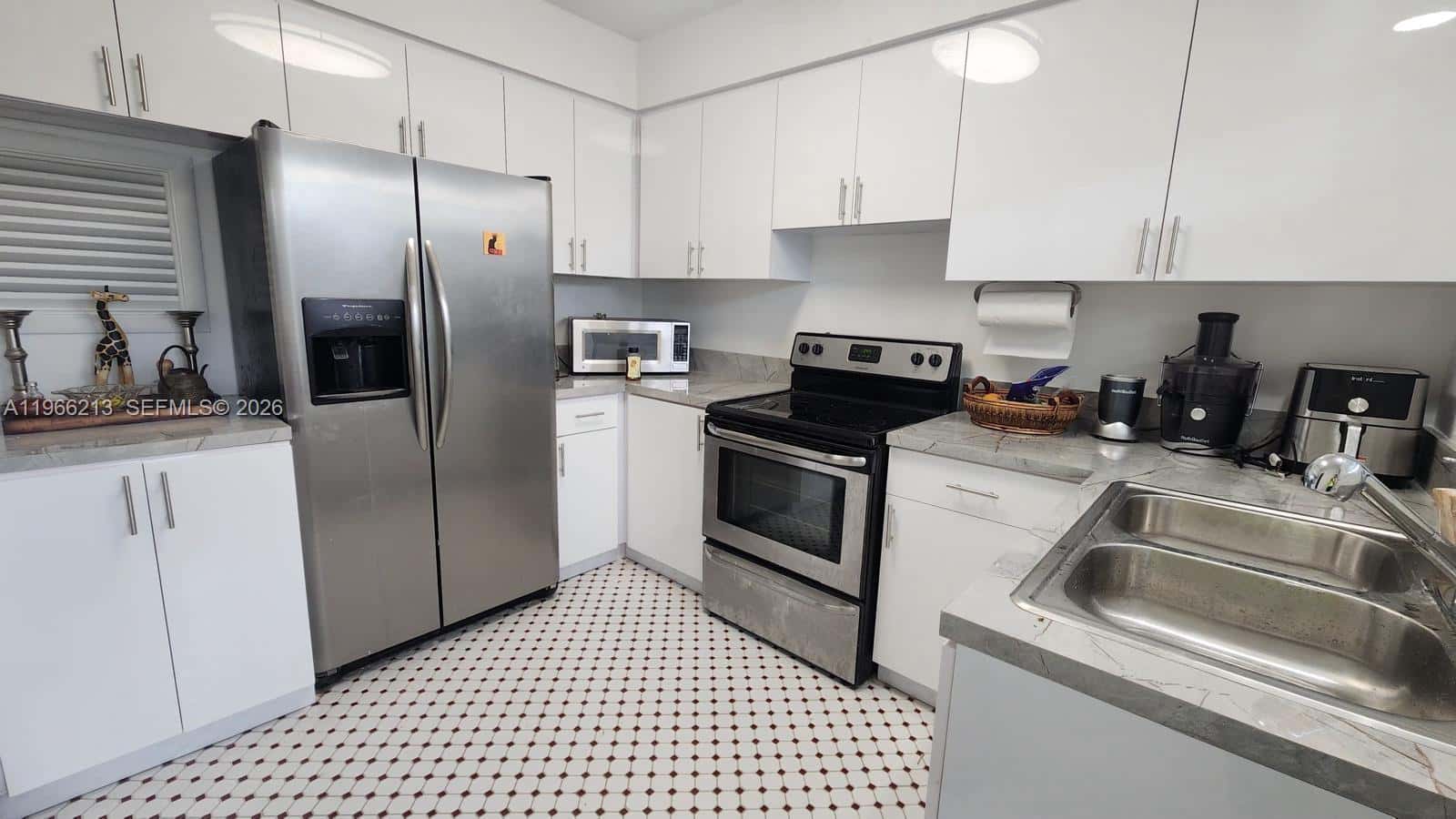 20 Park Dr # 3, Bal Harbour FL 33154