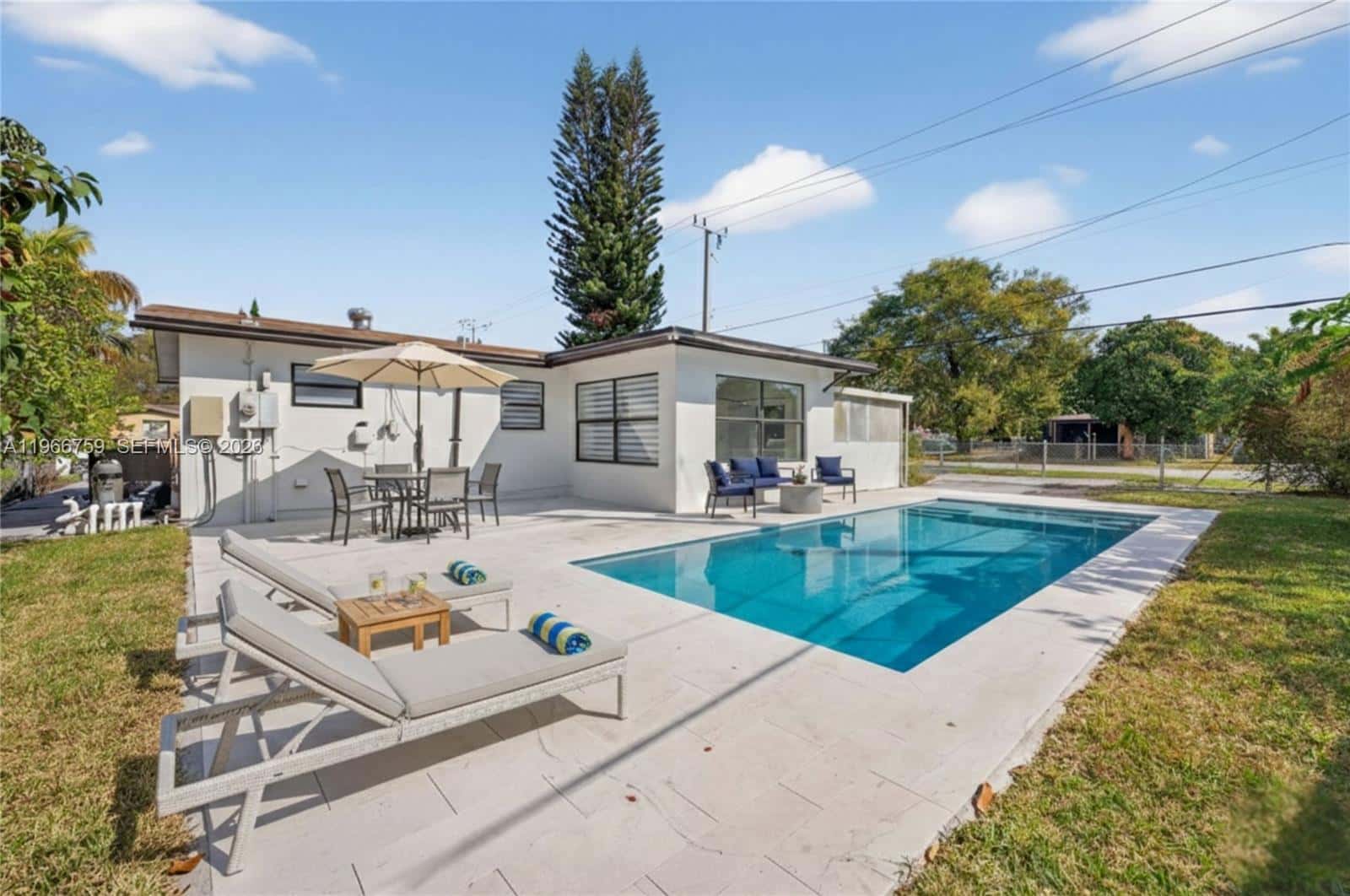 190 NE 173rd St, Miami FL 33162
