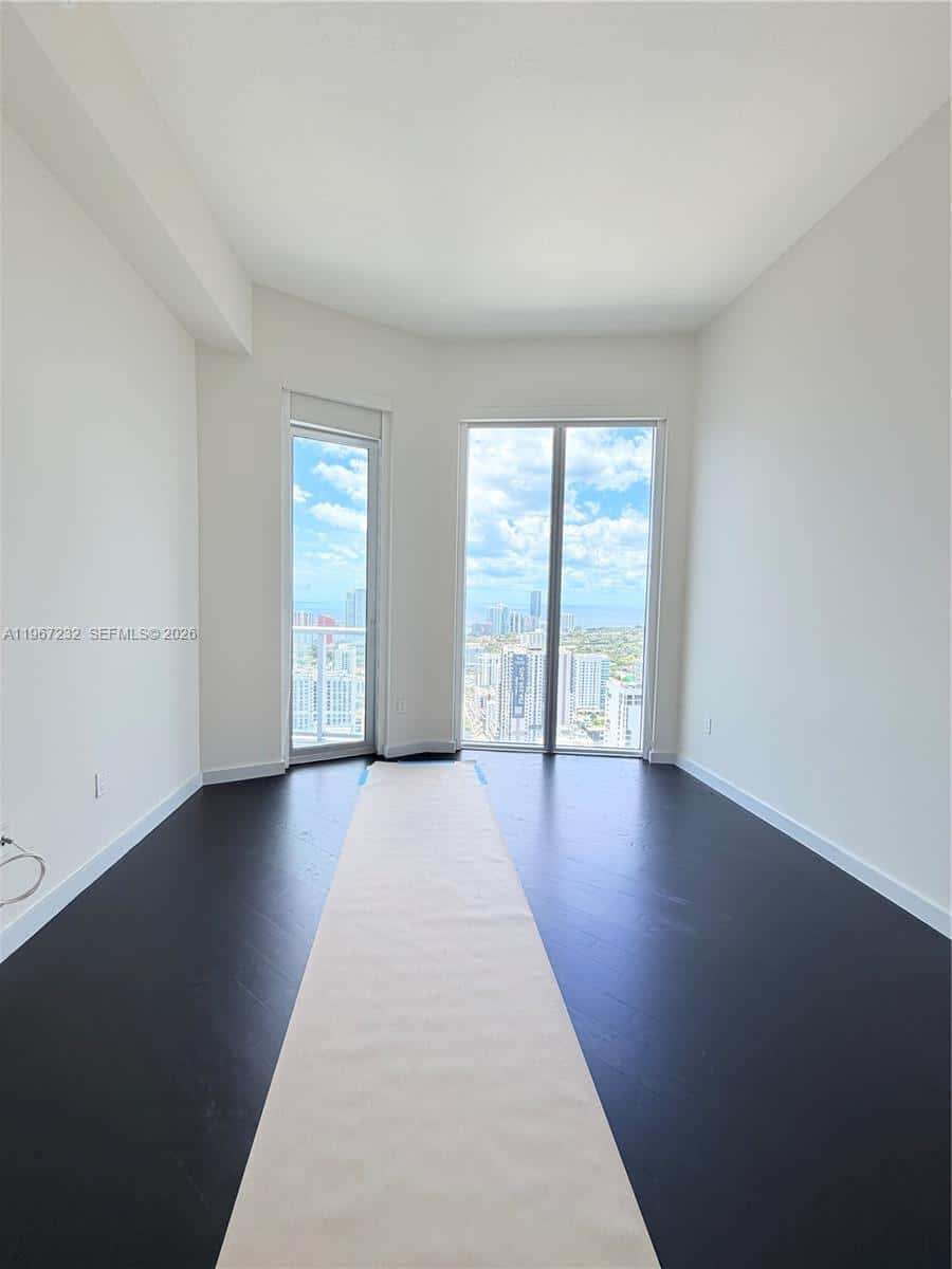 185 SW 7th St # 4410, Miami FL 33130