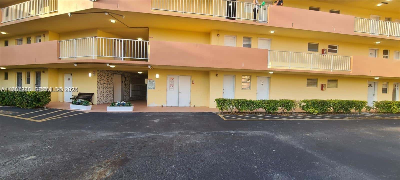 1540 NE 191st St # 207, Miami FL 33179