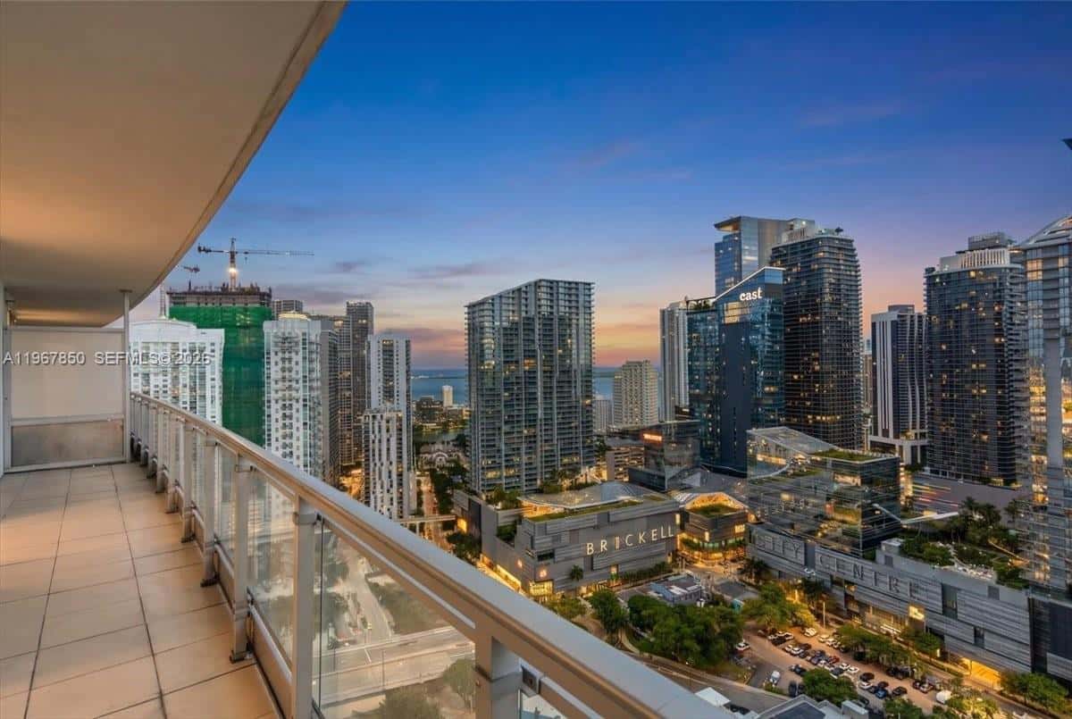 92 SW 3rd St # 3804, Miami FL 33130