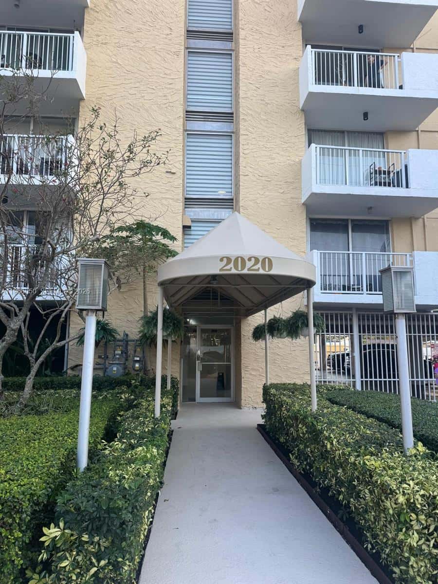 2020 NE 135th St # 811, North Miami FL 33181