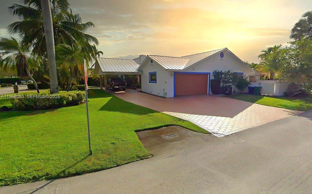 20040 E Oakmont Dr, Hialeah FL 33015