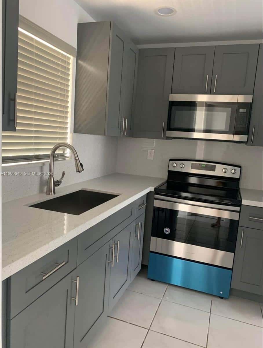 7505 SW 82nd St # 306, Miami FL 33143
