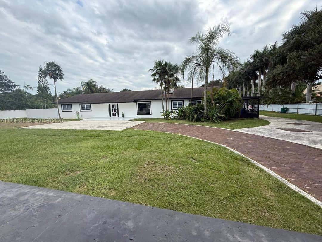 15750 SW 216th St, Miami FL 33170