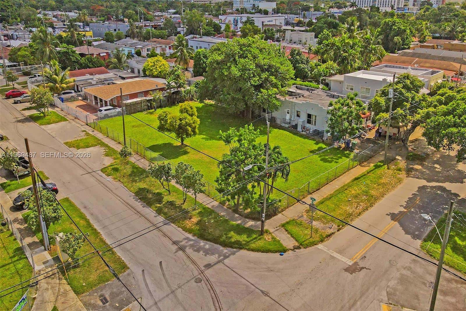 2397 NW 34th St, Miami FL 33142