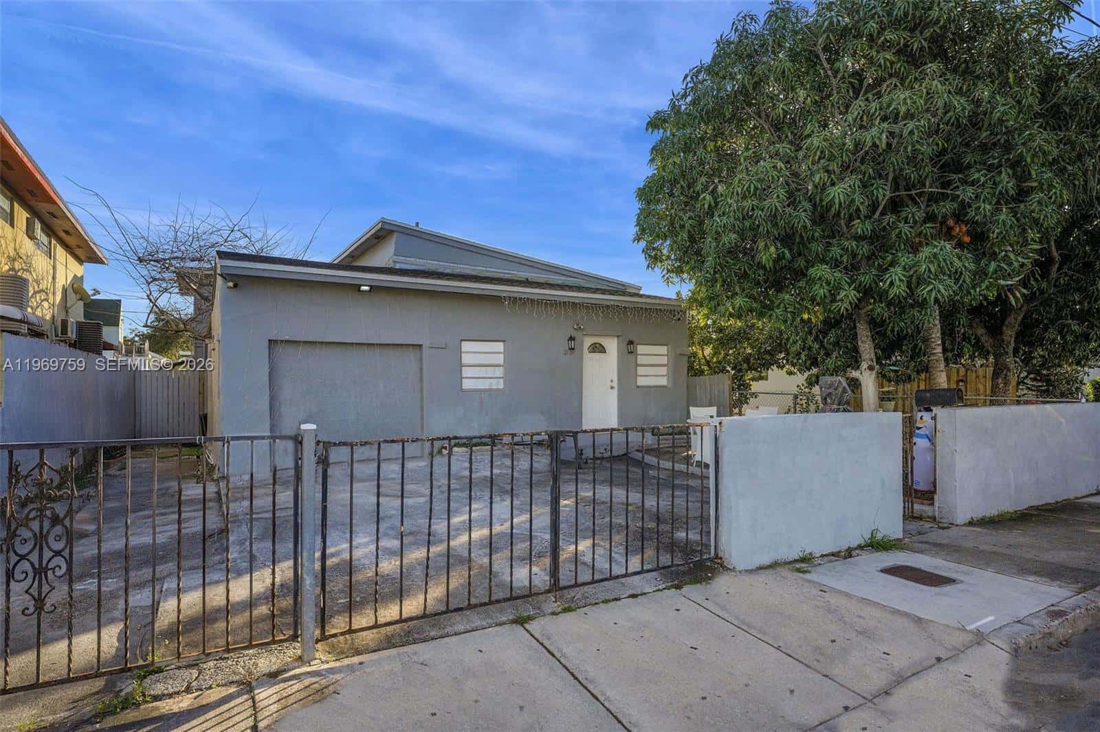 2104 NW 1St Ter, Miami FL 33125