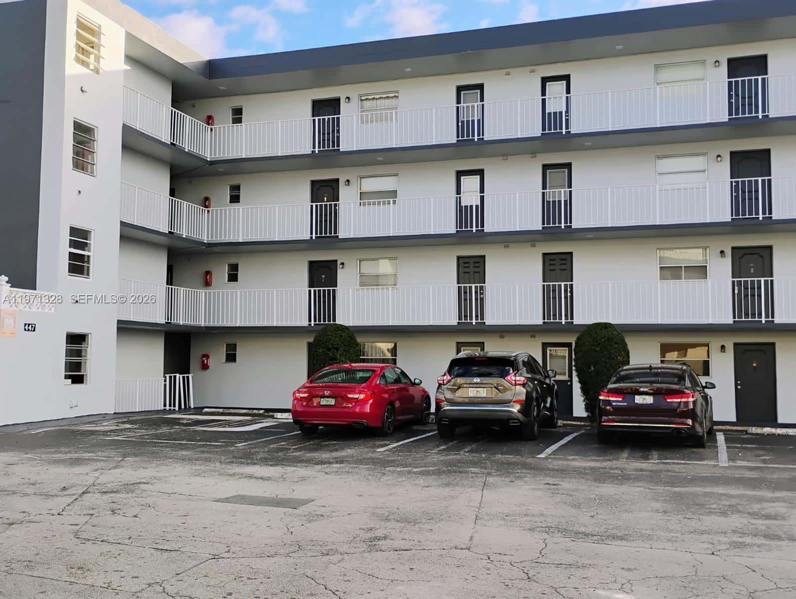 447 NE 195th St # 414, Miami FL 33179