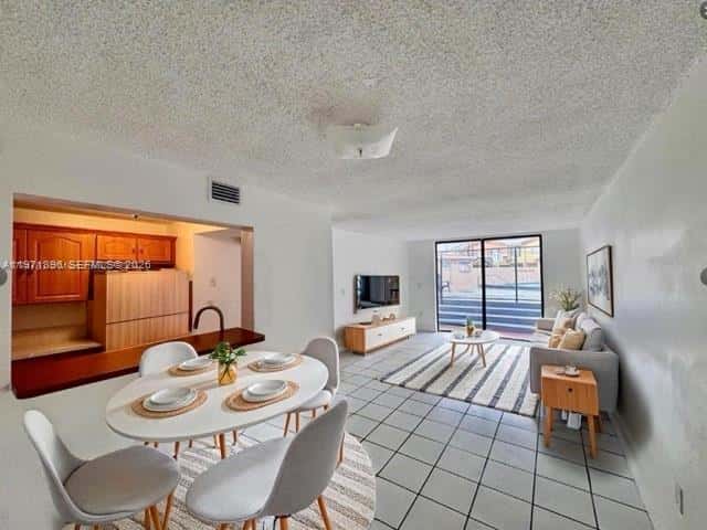 9678 Fontainebleau Blvd # 111, Miami FL 33172