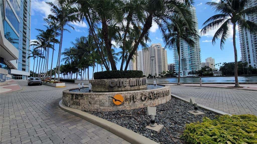 325 S Biscayne Boulevard # 3224, Miami FL 33131