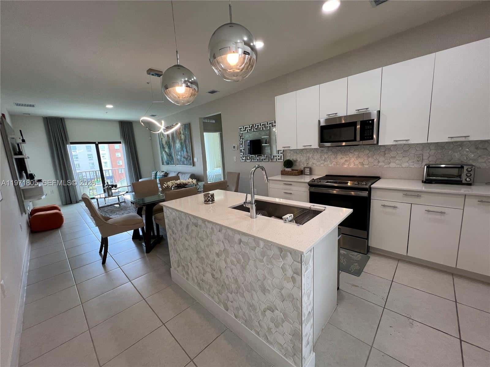 8001 NW 41ST ST # 406, Doral FL 33166