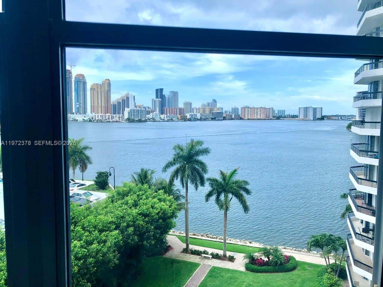 3600 Mystic Pointe Dr # 815, Aventura FL 33180